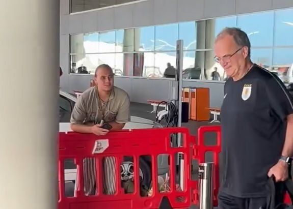 El hincha que le pidió la foto a Marcelo Bielsa