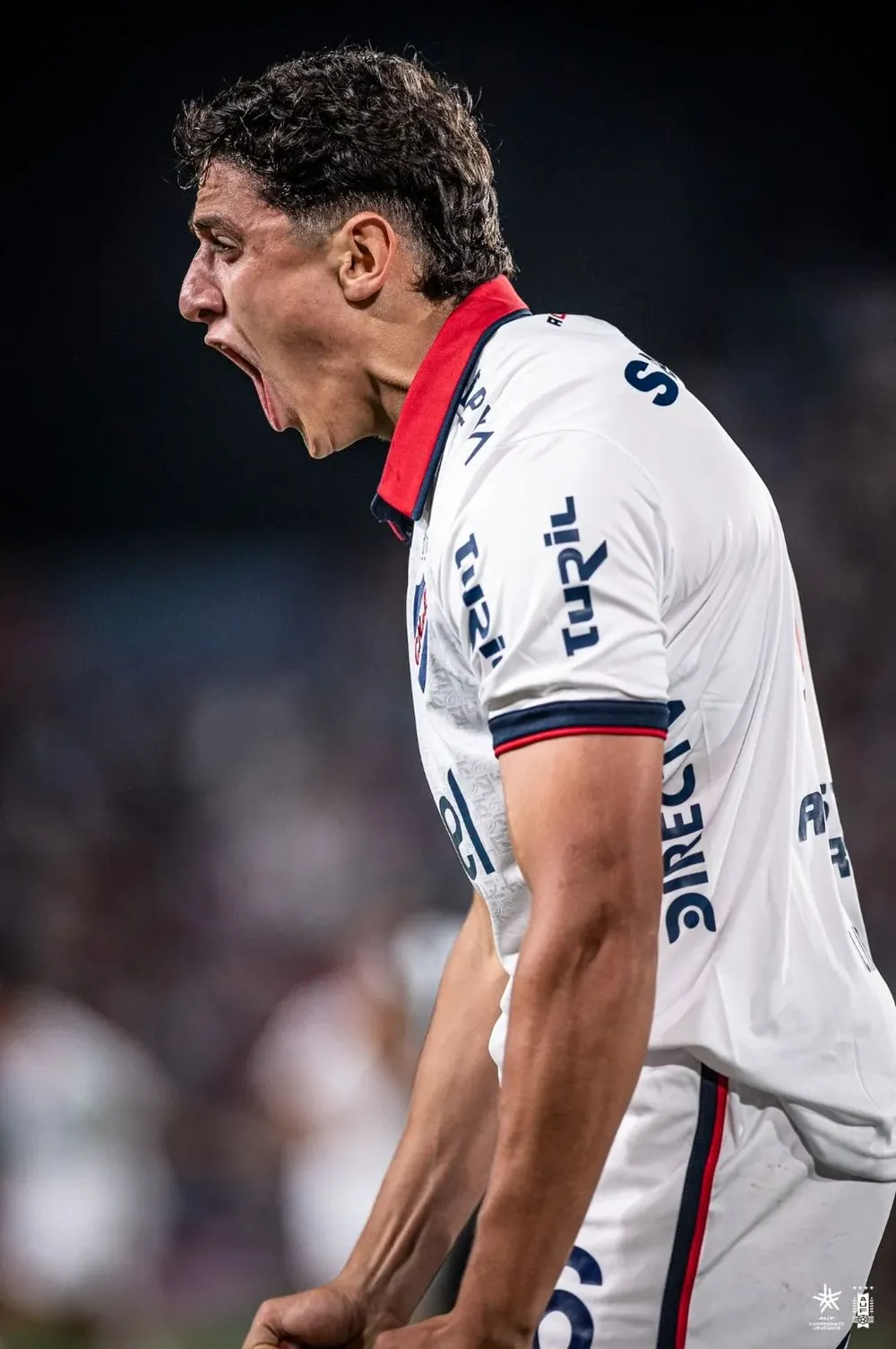 Felipe Cairus de Nacional celebra su gol ante Wanderers