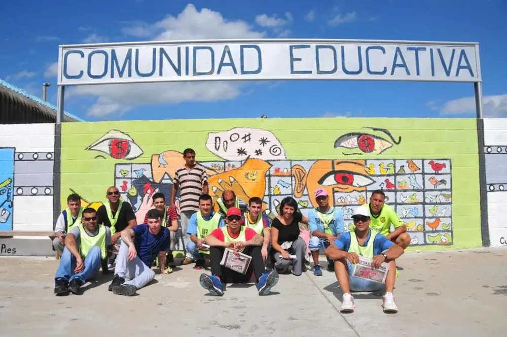La directora de Secundaria, Celsa Puente, en la defensa de los trabajos de los reclusos