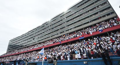 Hinchas de Nacional en el Gran Parque Central en el clásico de diciembre