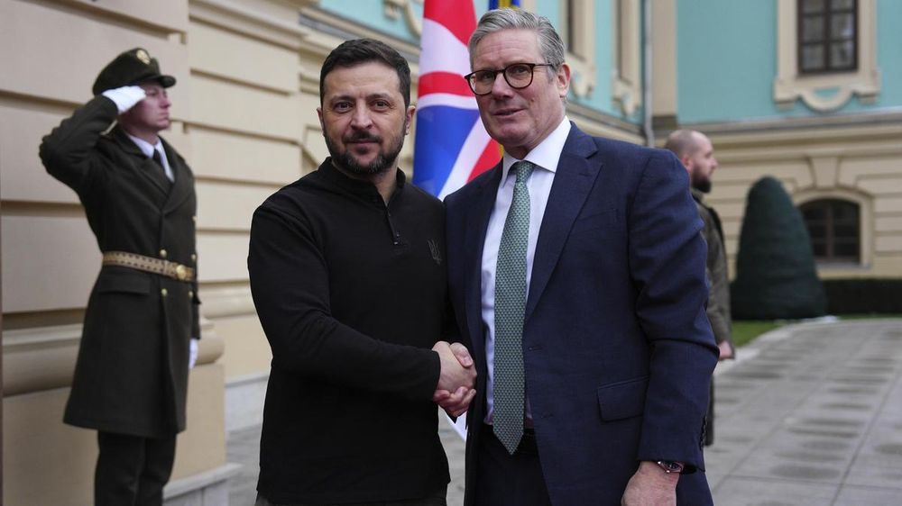 Keir Starmer y Volodimir Zelenski, en la puerta de Downing Street.