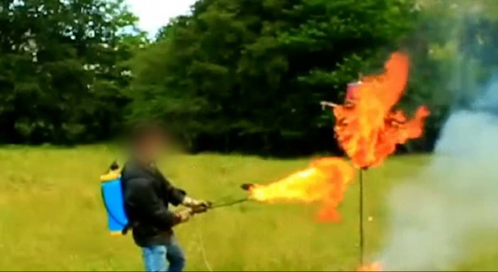 El youtuber detenido por hacer videos sobre fabricación de explosivos.