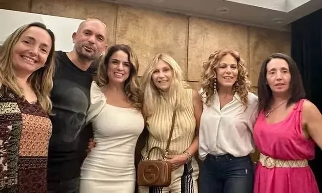 Marina Calabró compartió una cena con su círculo de amigos y familiares para festejar su cumpleaños