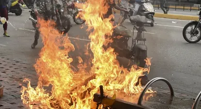maduro y guaido: un choque de trenes que puede desembocar en cualquier cosa