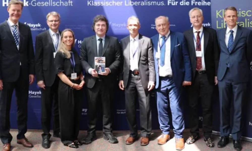 Javier Milei recibió el premio de la Sociedad Hayek en Alemania.&nbsp;