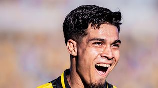 Matías Arezo de Peñarol celebra su gol ante Montevideo City Torque por el Torneo Clausura