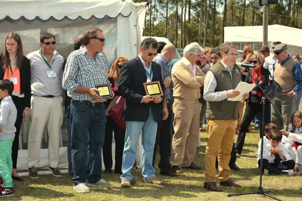 Reinaldo Udewald dirigió la entrega de premios de CUSA en el acto inaugural.