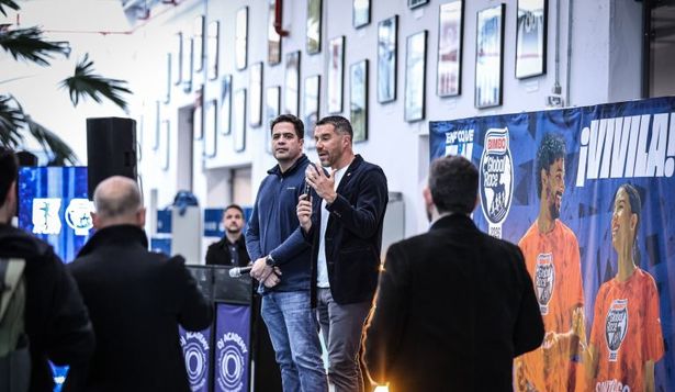 Andrés Scotti, director del Centro Deportivo Enfoque y Nelson Venegas, gerente general de Bimbo Uruguay, en el lanzamiento de la carrera Enfoque 5K Run - Bimbo Global Race 2026