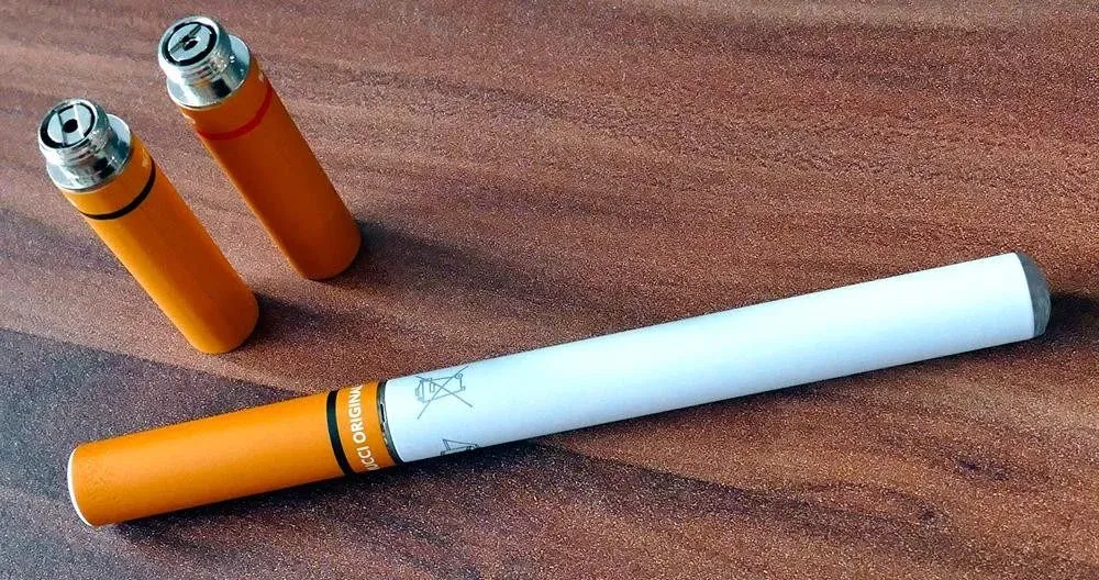 Los cigarrillos de un solo uso se venden en Francia a un precio módico: entre US$ 8,6 y 13, y ofrecen 500 pitadas