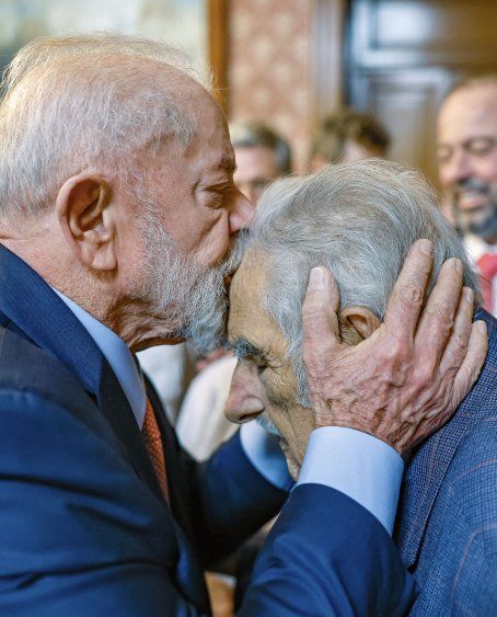 El beso de Lula Da Silva a José Mujica