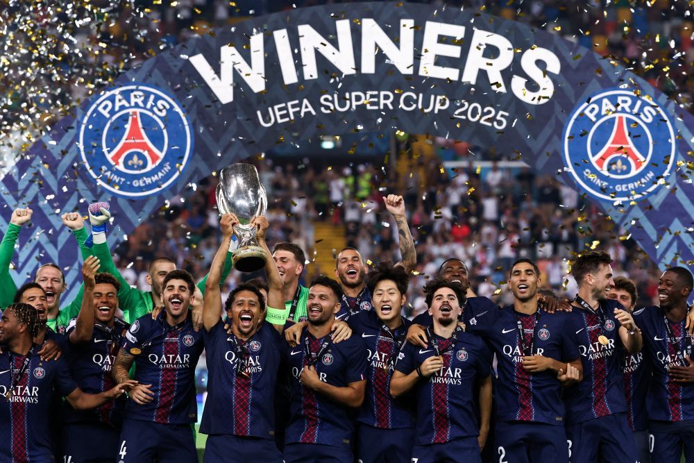 Los futbolistas de Paris Saint-Germain festejaron con todo el título de la Supercopa de Europa ante Tottenham Hotspur Los futbolistas de Paris Saint-Germain festejaron con todo el título de la Supercopa de Europa ante Tottenham Hotspur