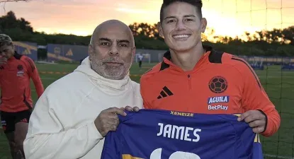 Mauricio Chicho Serna y James Rodríguez en el predio de Boca Juniors