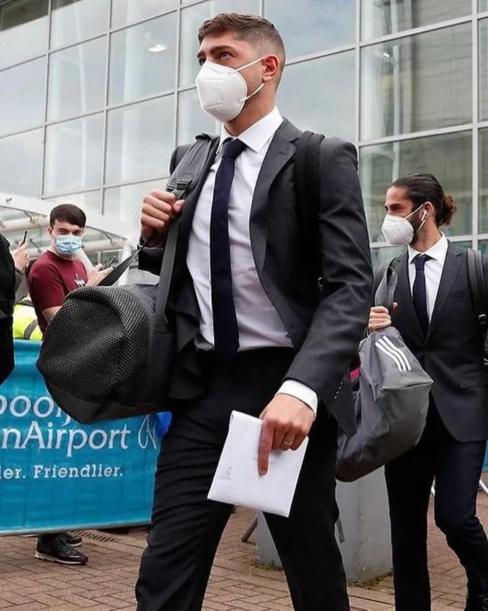 Federico Valverde en su llegada a Liverpool