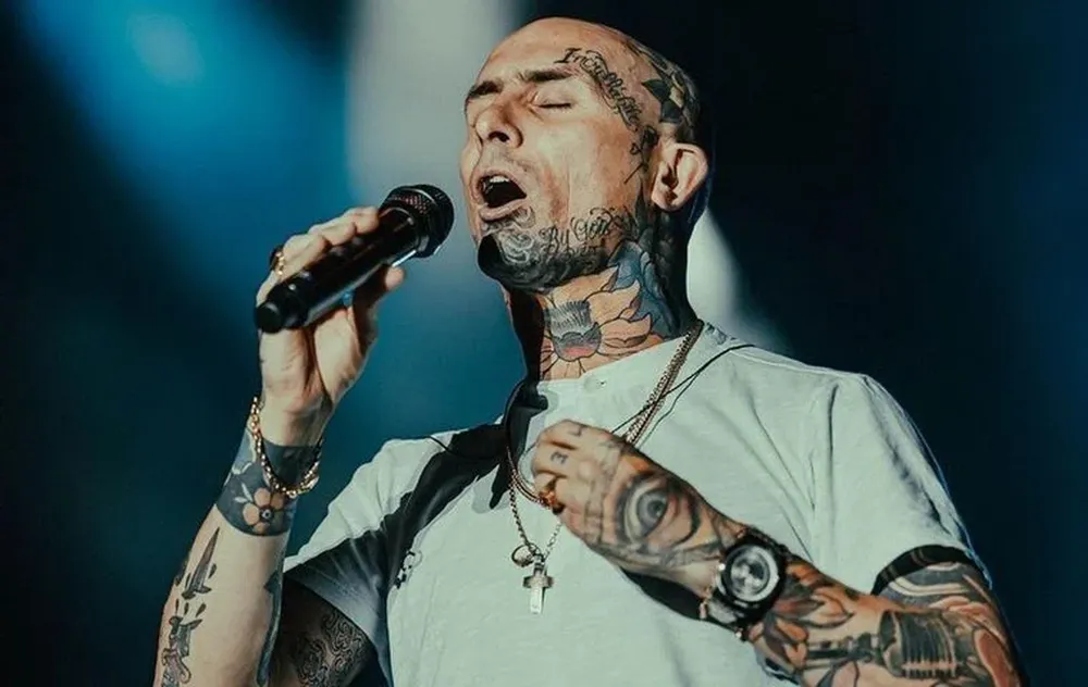 Emanuel Noir, vocalista de Ke Personajes