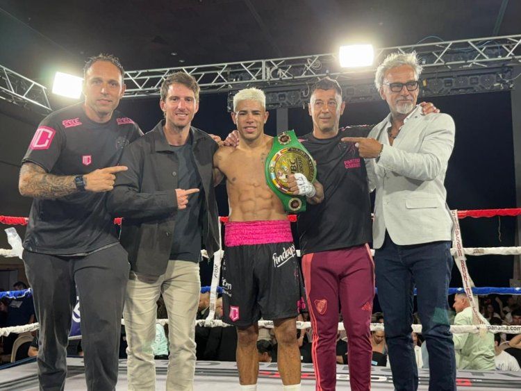 Sergio La Pantera Cardozo tras retener el sábado en Punta del Este el cinturón Feconsur del Consejo Mundial de Boxeo