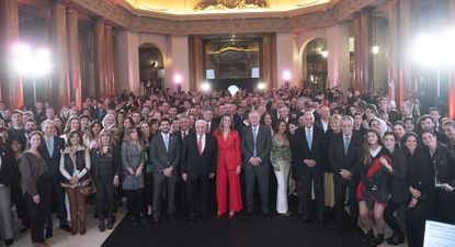 Antes de la discusión de la Ley Bases, la política se unió en una foto por la educación