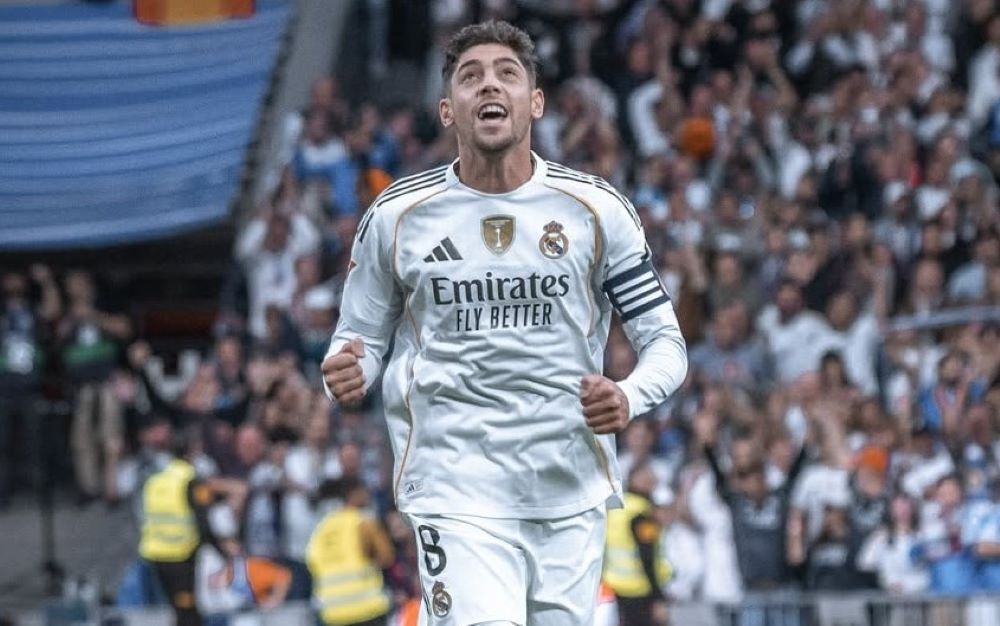 Federico Valverde celebra el triunfo clásico de Real Madrid ante Barcelona por LaLiga de España