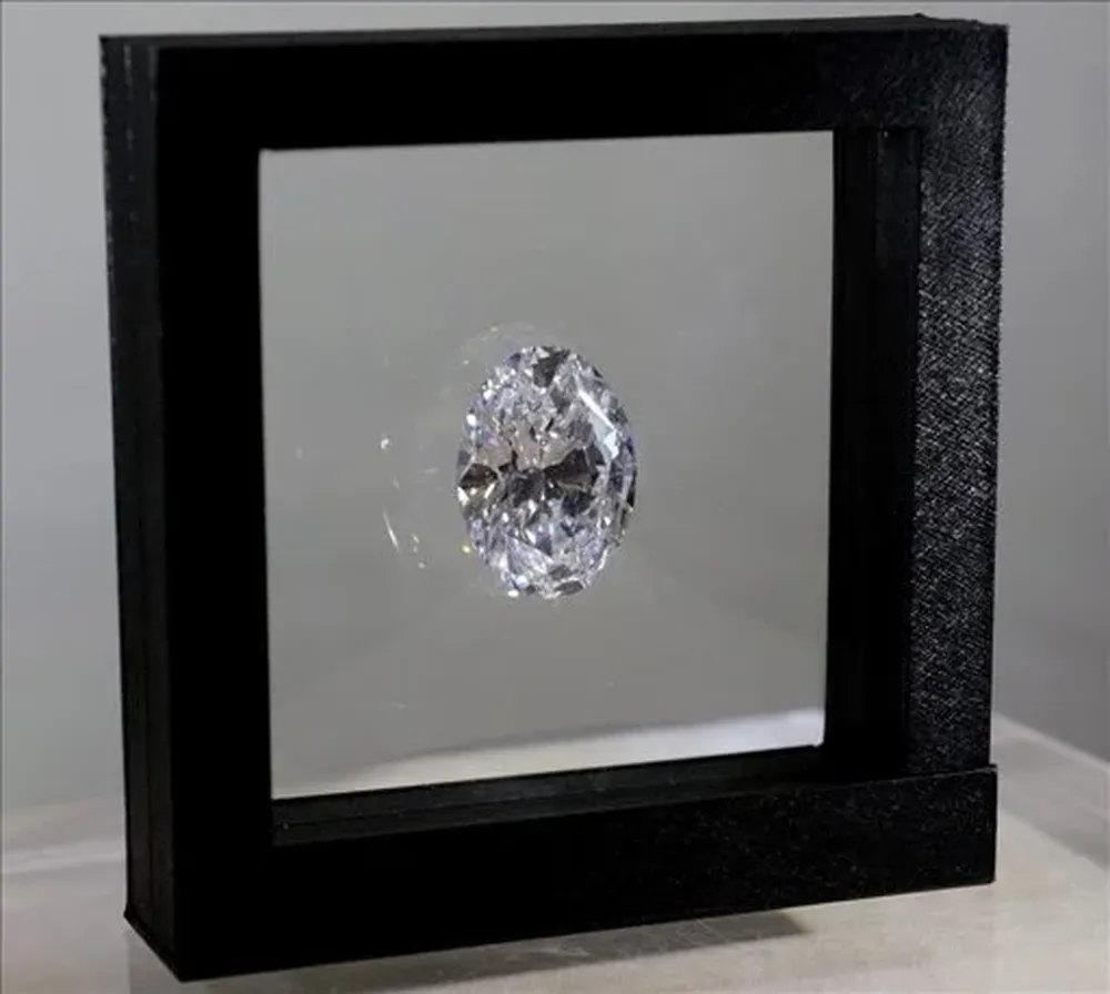 La alhaja tiene la forma de un huevo