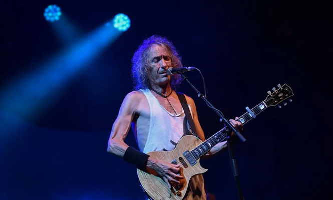Muere Robe Iniesta, líder de Extremoduro, a los 63 años.