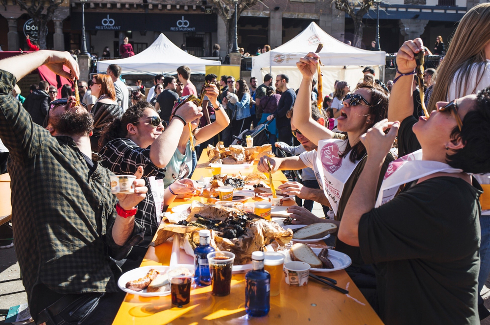 Una verdadera calçotada en Cataluña.