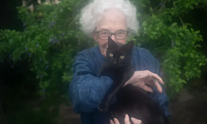 Ida Vitale llega al cine y empieza a festejar sus 100 años con el estreno de su documental