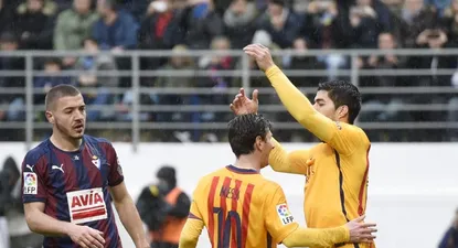 El festejo de Luis Suárez con Messi contra Eibar