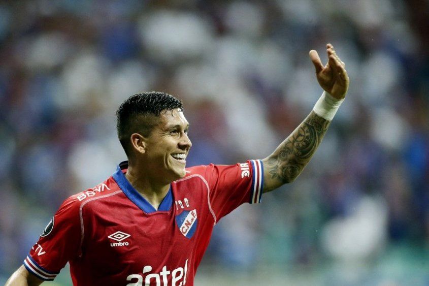 Julián Millán fue elegido como mejor defensa y como mejor extranjero de la Liga AUF Uruguaya 2025 en la encuesta Fútbolx100 que anualmente organiza Referí