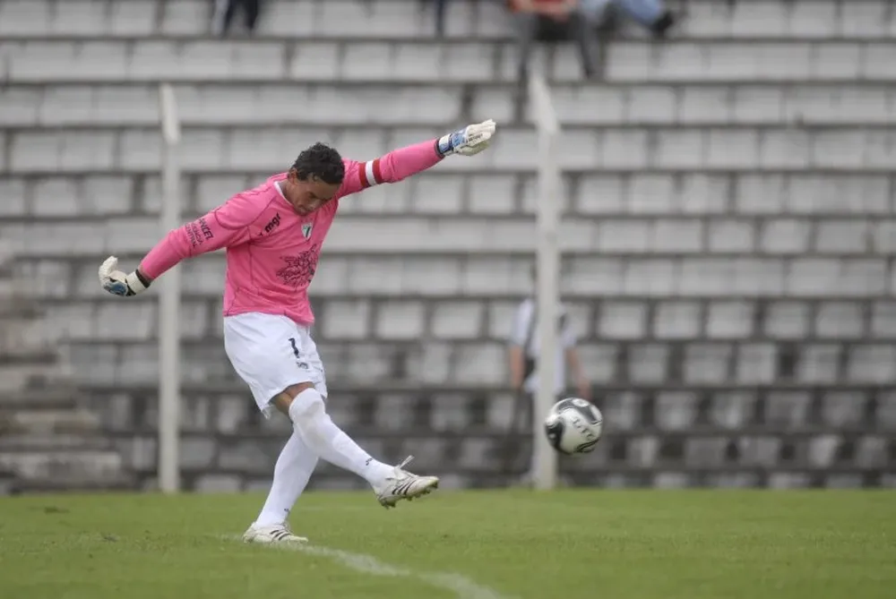 Esteban Conde, el golero que quiere Munúa.