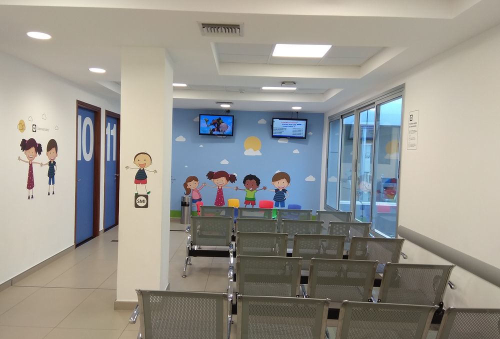 Sala de espera de la Emergencia Pediátrica de SMI