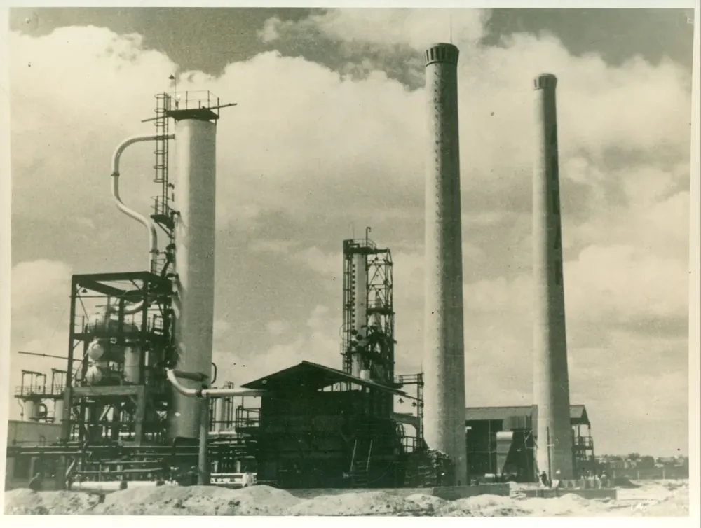 Fotos históricas de la refinería de La Teja