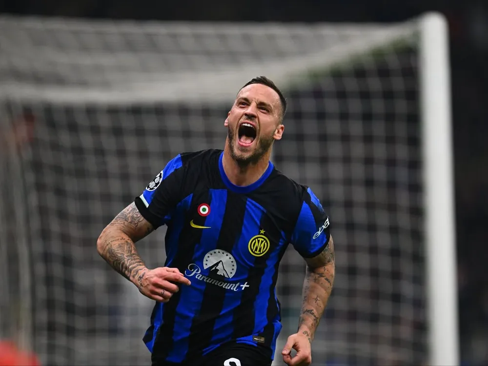 Arnautovic pone en ventaja al Inter.