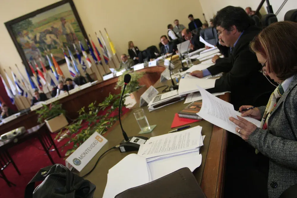 Los jefes comunales esperarán antes de respaldar al presidente