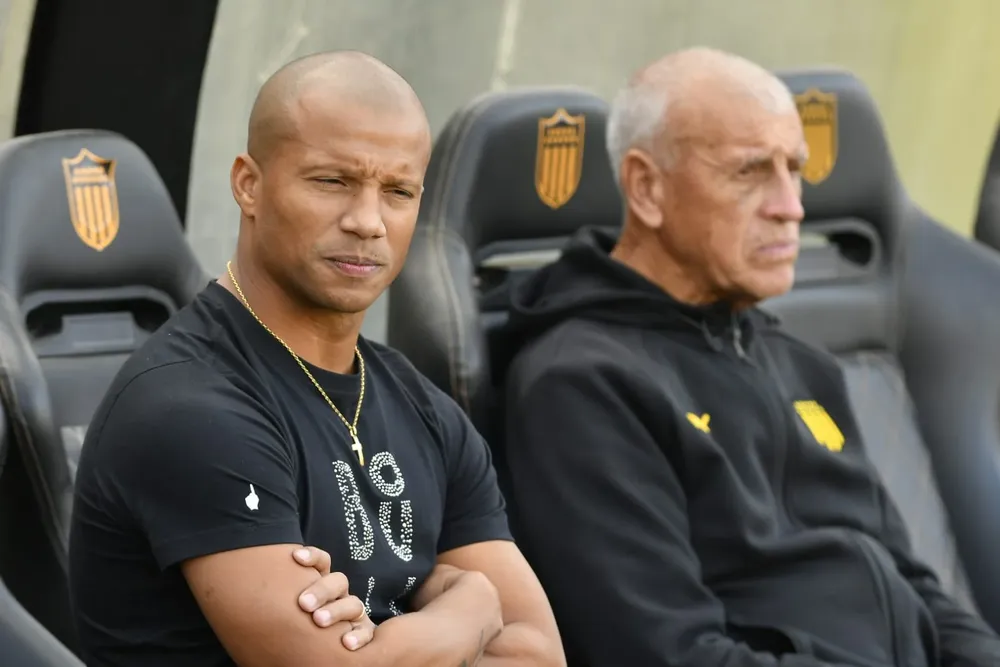 Carlos Sánchez está en duda para la Copa