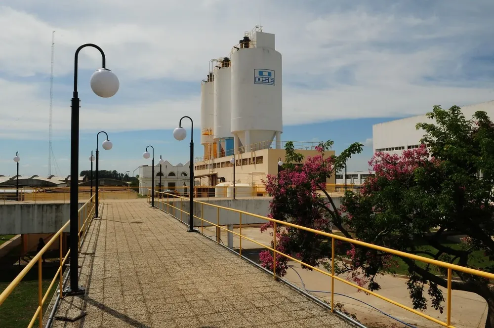 Aguas Corrientes, la única planta que tiene OSE para potabilizar el agua del área metropolitana