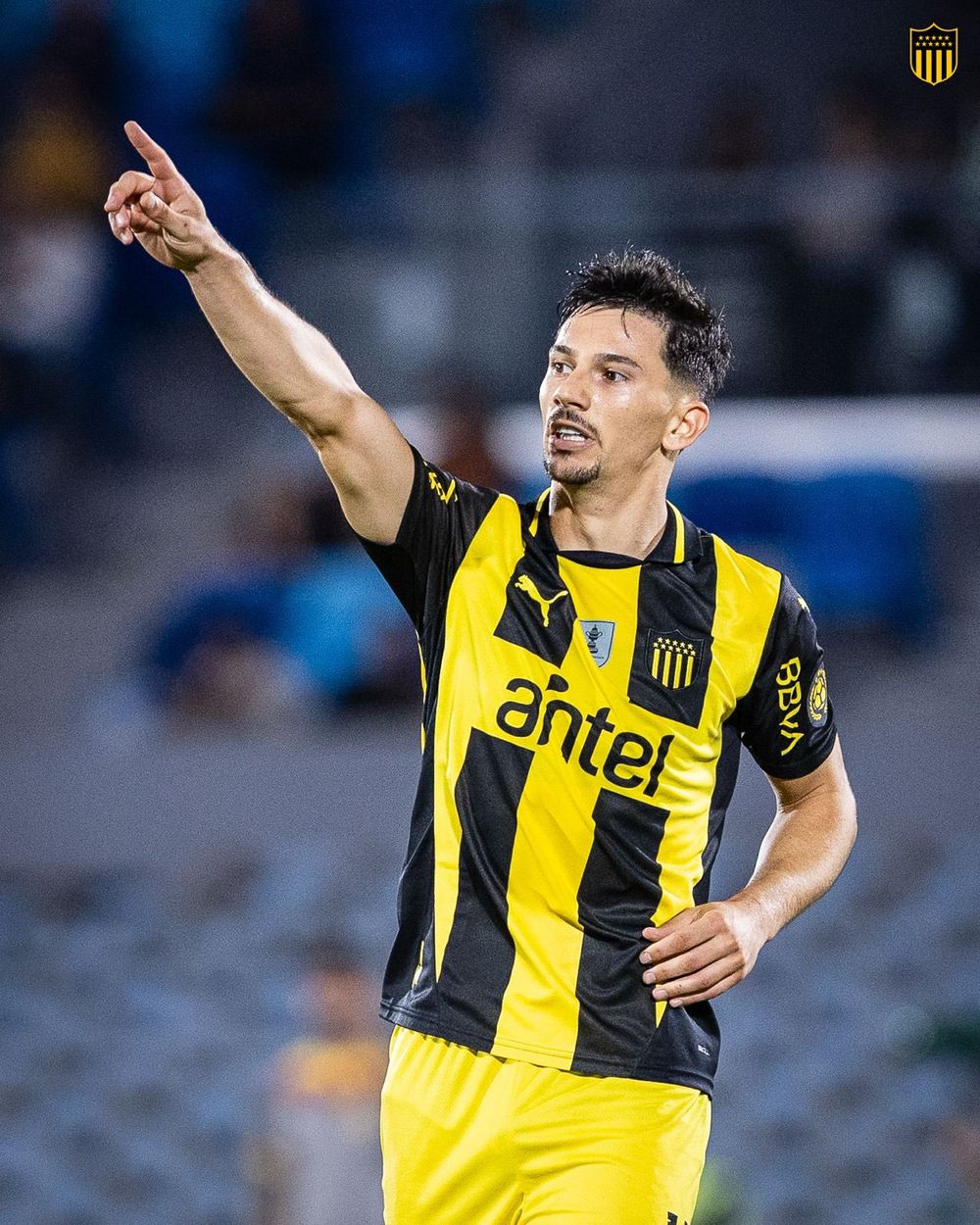 Maxi Silvera celebra su gol