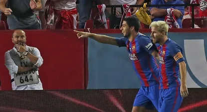 Suárez festejó su primer gol de la temporada junto a Messi