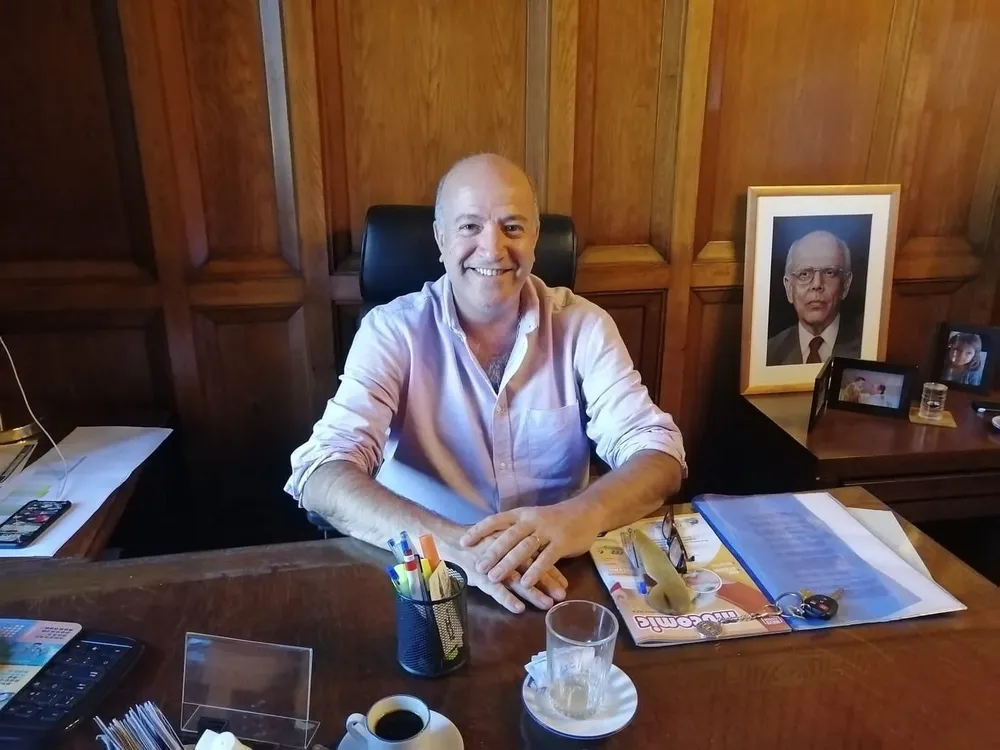 Germán Coutinho en su despacho en el Senado