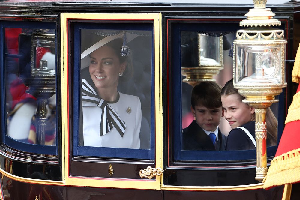 Sonriente, así reapareció la princesa Kate Middleton.