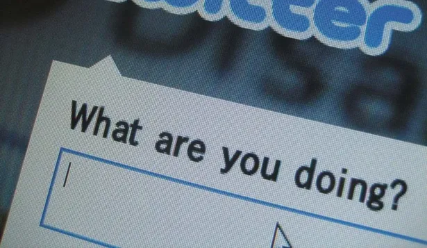 La red social Twitter lucha por convertir tuits en tesoro