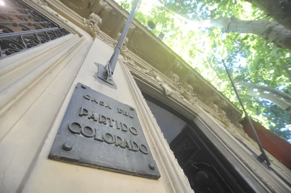 Fachada de la Casa del Partido Colorado, en Montevideo