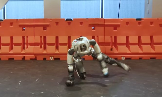El robot humanoide Atlas impresiona con su habilidad para el breakdance