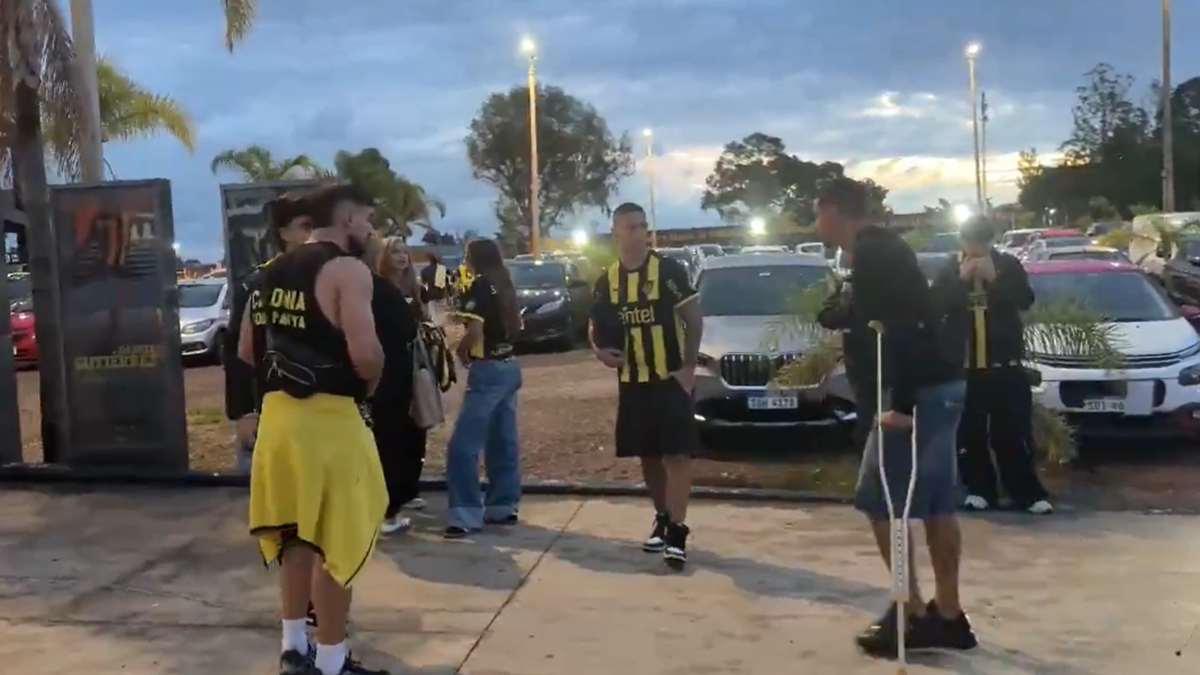 La imagen de Emanuel Gularte que llamó la atención en su llegada al Campeón del Siglo en medio de su lesión; mirá las bajas de Peñarol en defensa