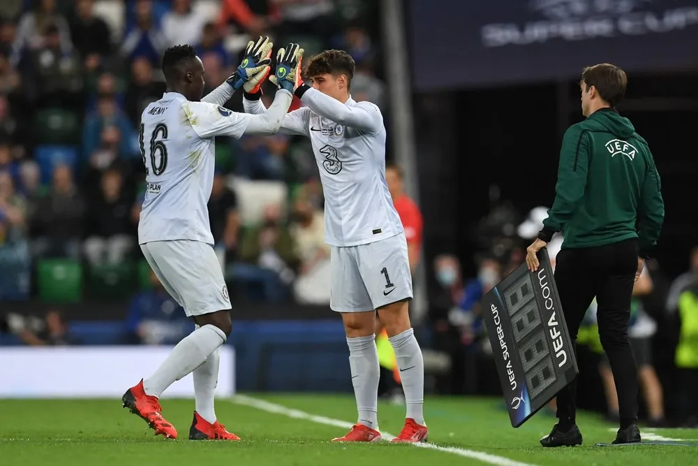 Kepa por Edouard Mendy para los penales