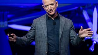 Jeff Bezos se acerca a Trump y sacude al Washington Post: cambios en la sección de opinión y la primera baja en la redacción