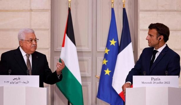 El presidente de la Autoridad Palestina, Mahmoud Abbas, sostuvo una reunión en París con el presidente de Francia, Emanuel Macron, en julio de 2022.