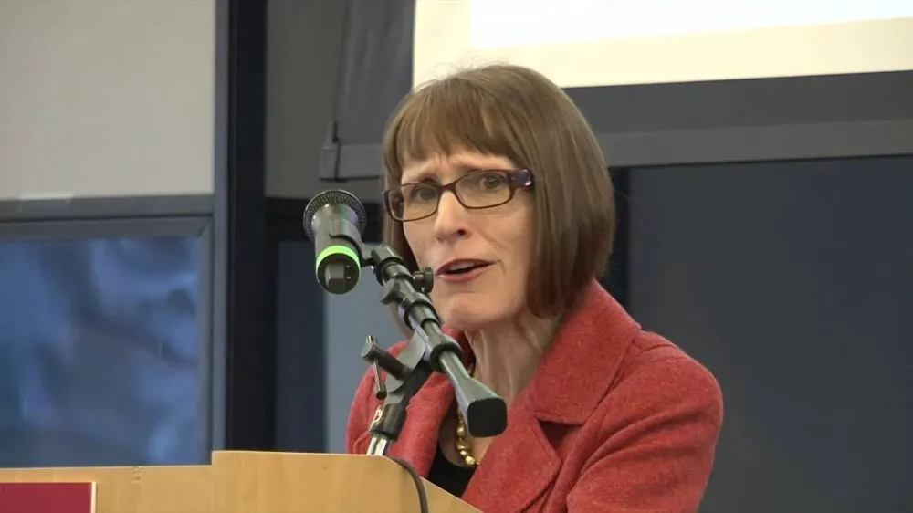 Wenonah Hauter, directora ejecutiva del grupo Food & Water Watch, advirtió que el plan de perforación sería una pesadilla climática.