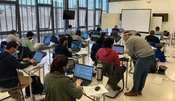 Estudiantes de la UTEC toman cursos de Google Cloud
