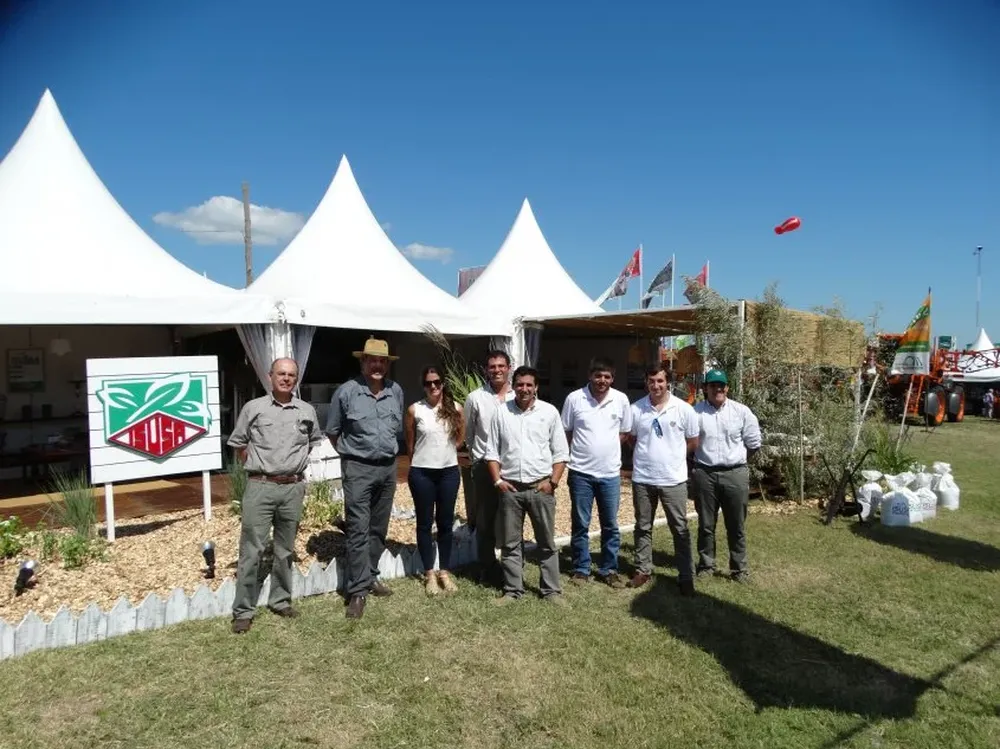 El equipo de Isusa promovió su línea de productos Micro Más.