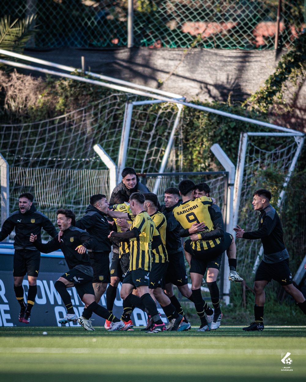 El festejo de Peñarol en el clásico de Tercera