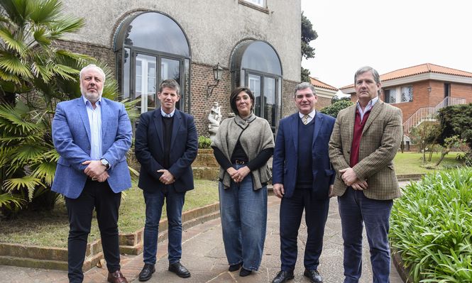 Parte de la directiva de ACAU: Martin Perez, Felipe Klimas, Veronica Petrissans, Nicolás Papariello e Ignacio Paz